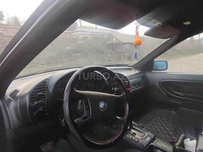 BMW 325 1993, 500,230 km - 2.5 л - 
