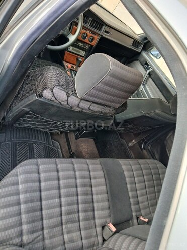 Mercedes 190 1992, 250,000 km - 2.0 l - Salyan