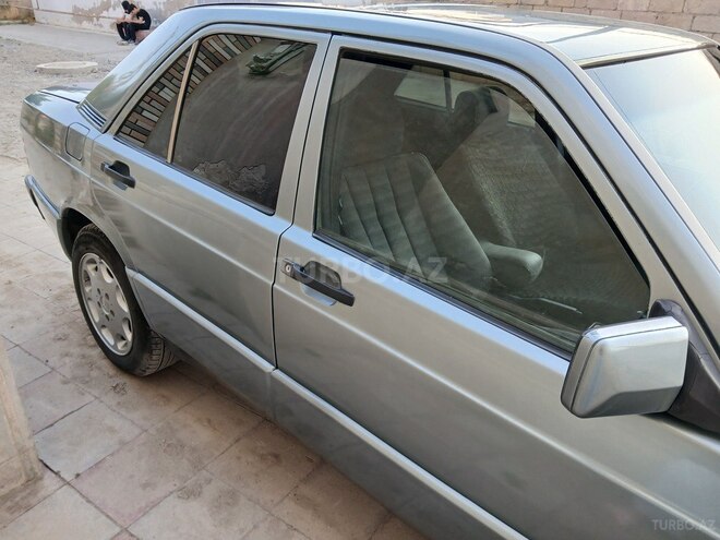 Mercedes 190 1992, 250,000 km - 2.0 l - Salyan