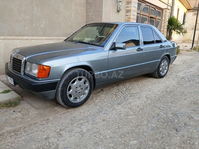 Mercedes 190 1992, 250,000 km - 2.0 l - Salyan