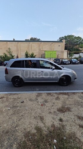 Opel Zafira-5