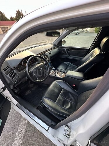 Mercedes E 240 2000, 268,000 km - 2.4 l - Bakı
