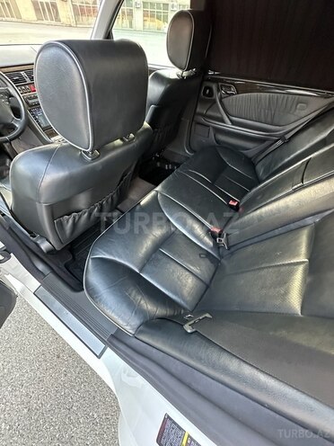 Mercedes E 240 2000, 268,000 km - 2.4 l - Bakı