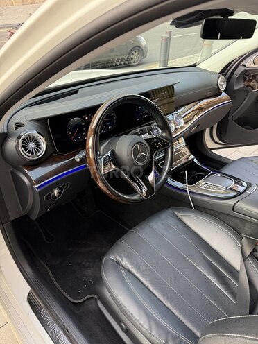 Mercedes E 300 de-5