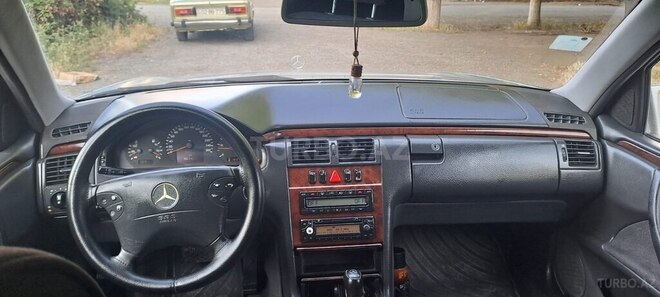 Mercedes E 270 1999, 401,000 km - 2.7 л - Ağdam