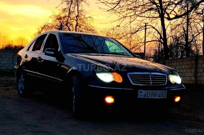 Mercedes C 200 2000, 470,656 km - 2.0 l - Quba