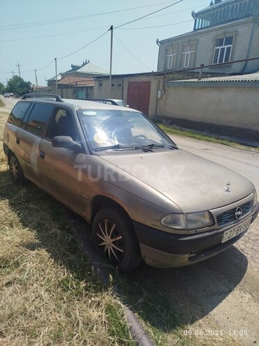 Opel Astra 1996, 380,000 km - 1.4 l - Quba