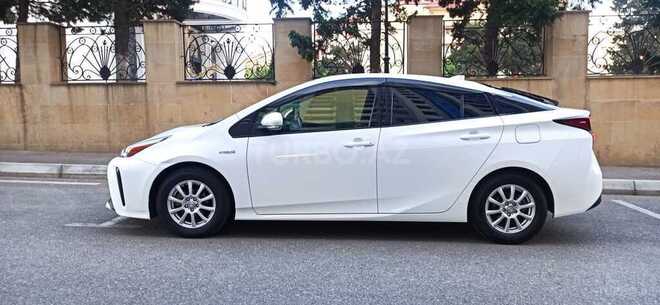 Toyota Prius-12