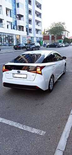 Toyota Prius-5