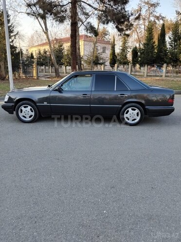 Mercedes E 220 1995, 104,666 km - 2.2 l - Mingəçevir