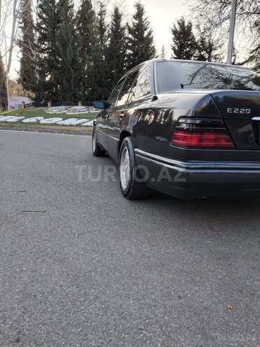 Mercedes E 220 1995, 104,666 km - 2.2 l - Mingəçevir