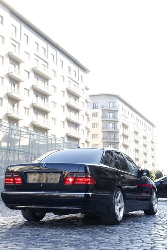 Mercedes E 280 2001, 234,716 km - 2.8 l - Bakı