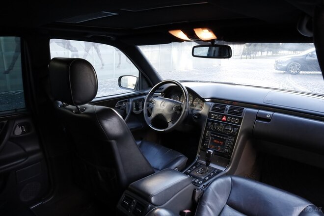 Mercedes E 280 2001, 234,716 km - 2.8 l - Bakı
