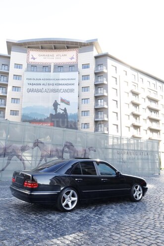 Mercedes E 280 2001, 234,716 km - 2.8 l - Bakı