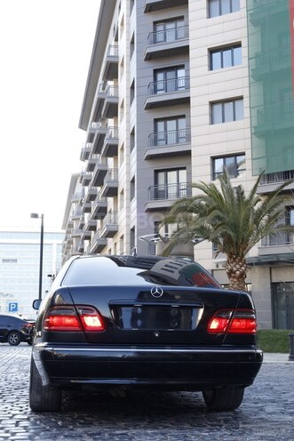 Mercedes E 280 2001, 234,716 km - 2.8 l - Bakı