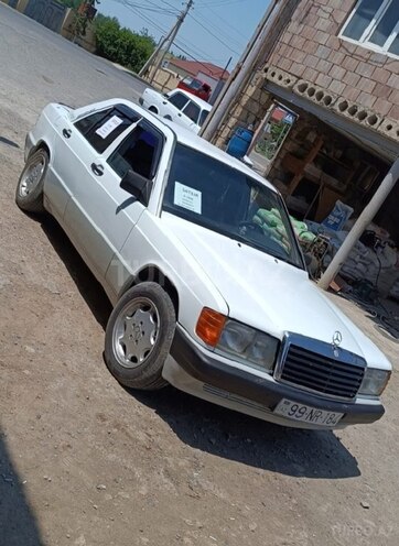 Mercedes 190 1990, 190,000 km - 2.0 l - Saatlı