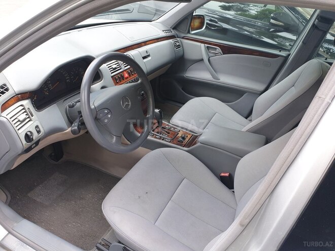 Mercedes E 240 2001, 192,000 km - 2.6 l - Bakı