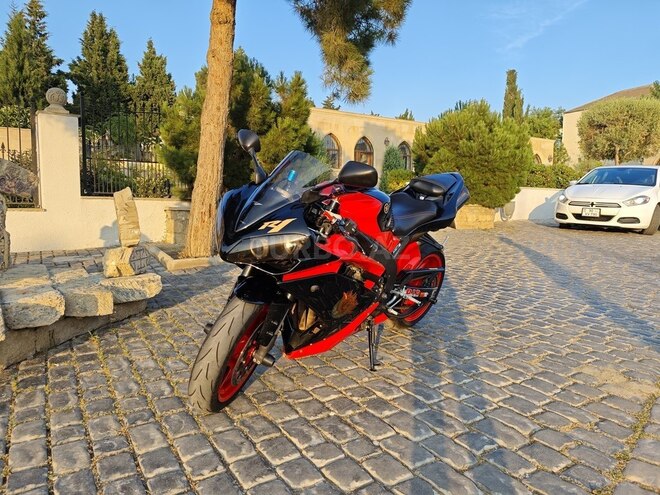 Yamaha YZF-R1-1