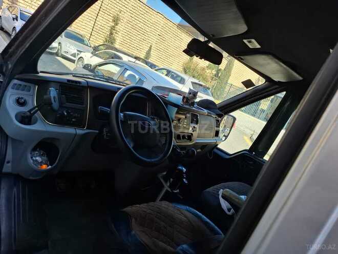 Ford Transit-4
