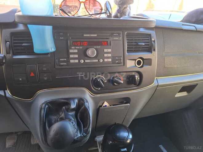 Ford Transit-6