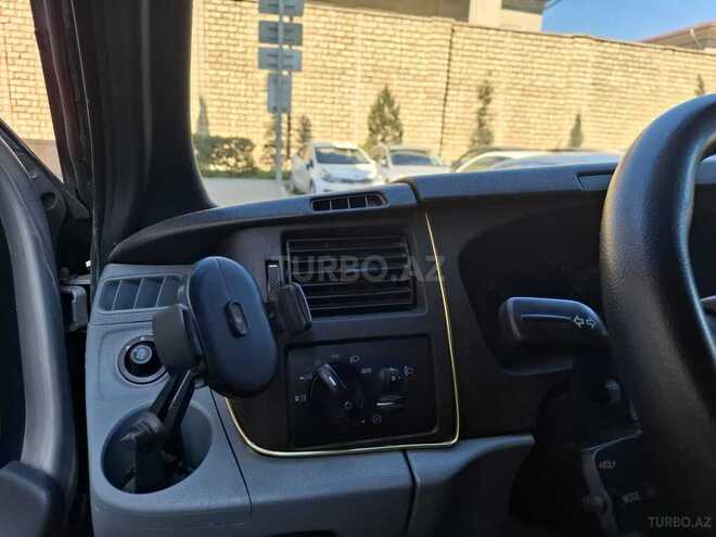 Ford Transit-8