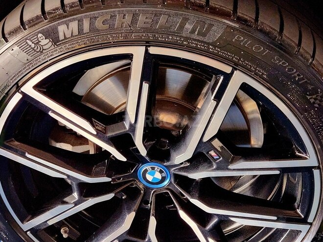 BMW i4-17