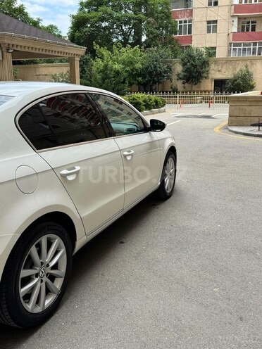 Volkswagen Passat 2013, 193,000 km - 1.8 l - Bakı