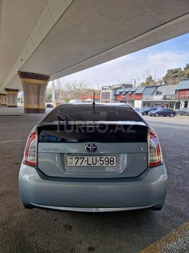 Toyota Prius-4