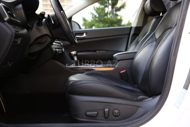 Kia K5-17