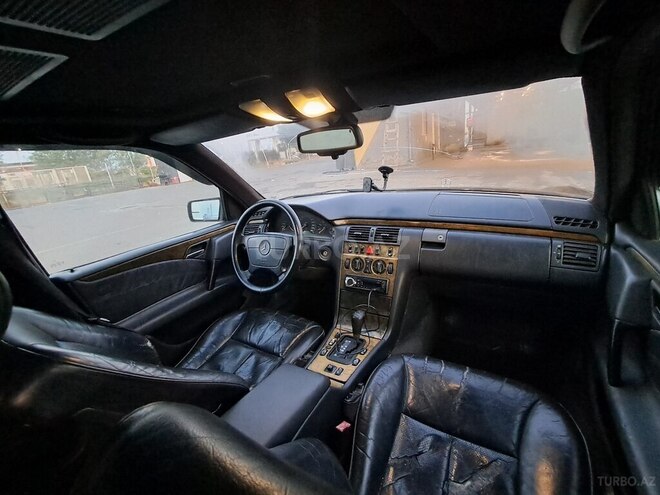 Mercedes E 280 1996, 236,805 km - 2.8 l - Bakı