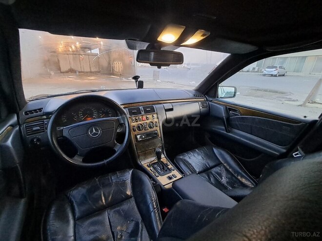 Mercedes E 280 1996, 236,805 km - 2.8 l - Bakı