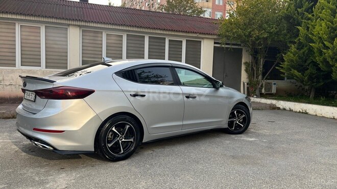 Hyundai Elantra 2018, 270,370 km - 2.0 l - Bakı