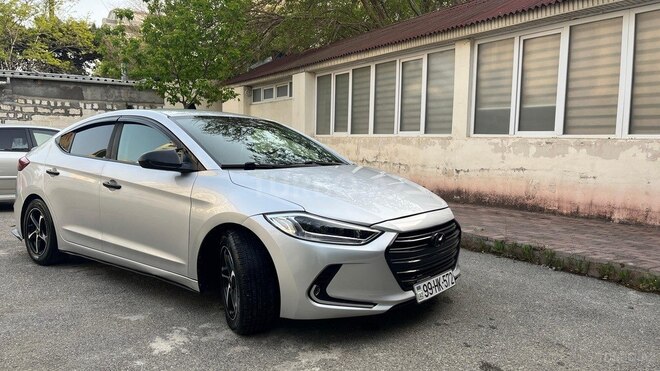 Hyundai Elantra 2018, 270,370 km - 2.0 l - Bakı