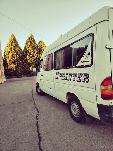 Mercedes Sprinter 208 1997, 100,000 km - 2.5 l - Qazax