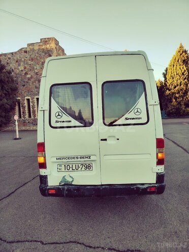 Mercedes Sprinter 208 1997, 100,000 km - 2.5 l - Qazax