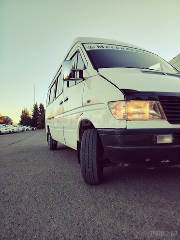 Mercedes Sprinter 208 1997, 100,000 km - 2.5 l - Qazax