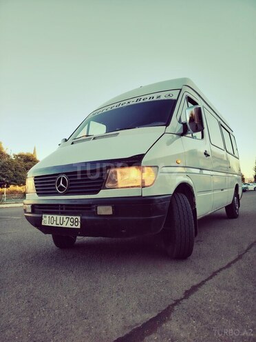 Mercedes Sprinter 208 1997, 100,000 km - 2.5 l - Qazax
