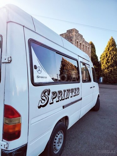 Mercedes Sprinter 208 1997, 100,000 km - 2.5 l - Qazax