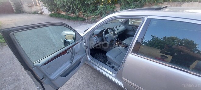 Mercedes E 270 2001, 449,795 km - 2.7 l - Bərdə
