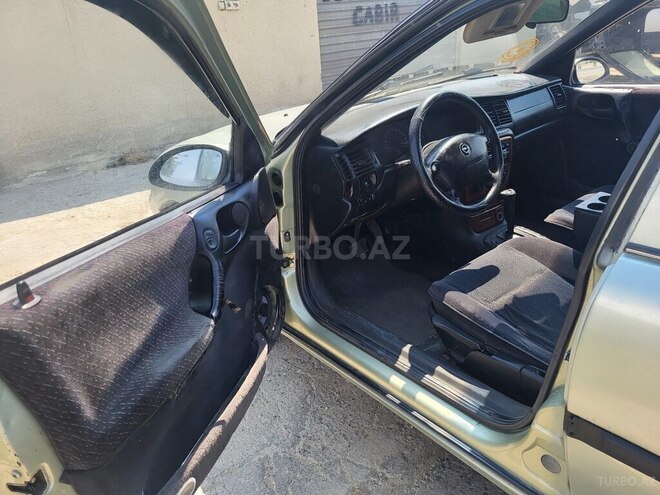 Opel Vectra 1995, 325,645 km - 1.8 l - Sumqayıt