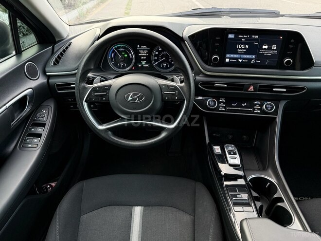 Hyundai Sonata-11