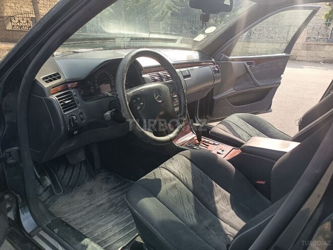 Mercedes E 270 1999, 397,318 km - 2.7 l - Bakı