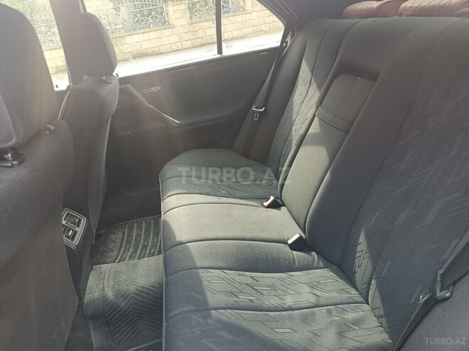 Mercedes E 270 1999, 397,318 km - 2.7 l - Bakı