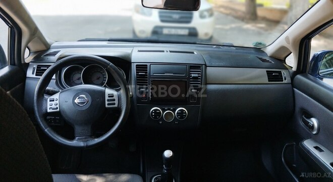 Nissan Tiida-12