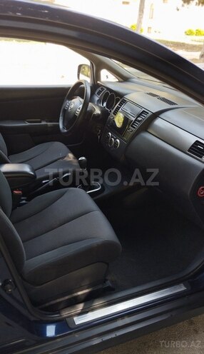 Nissan Tiida-13