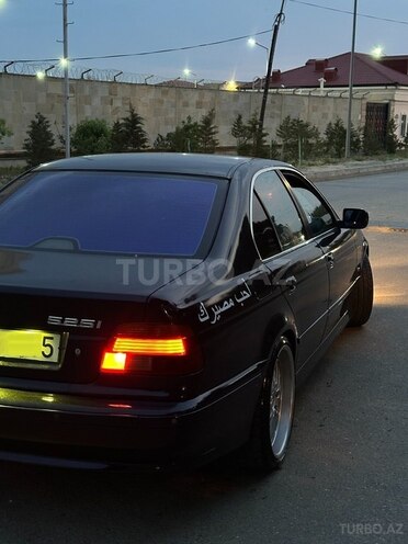 BMW 525 2001, 386,000 km - 2.5 l - Bakı