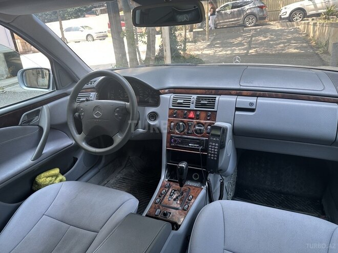 Mercedes E 280 1999, 306,000 km - 2.8 l - Bakı