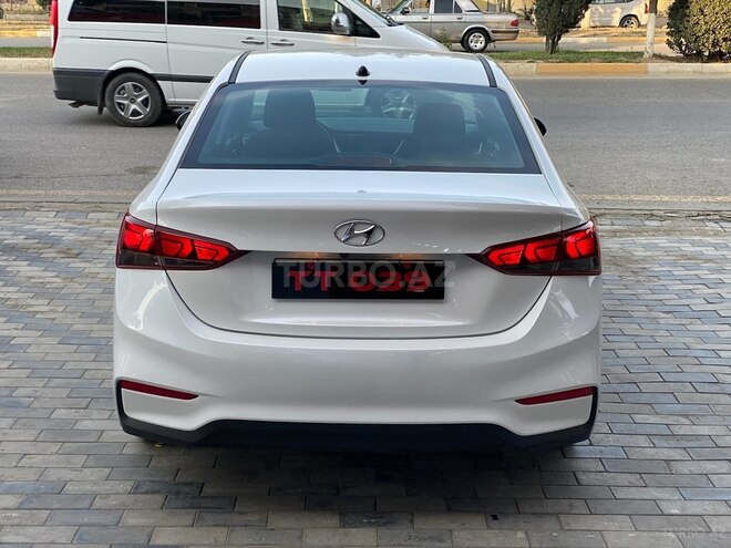 Hyundai Accent-5