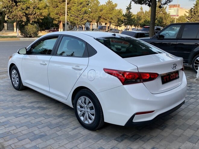 Hyundai Accent-6