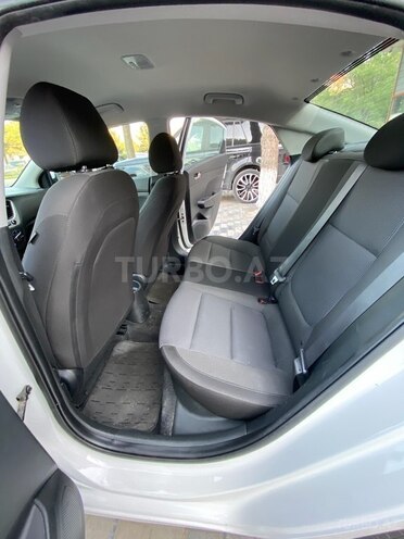 Hyundai Accent-9